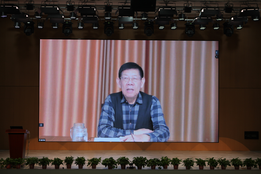 KS体育微电召开中干高管述职会议