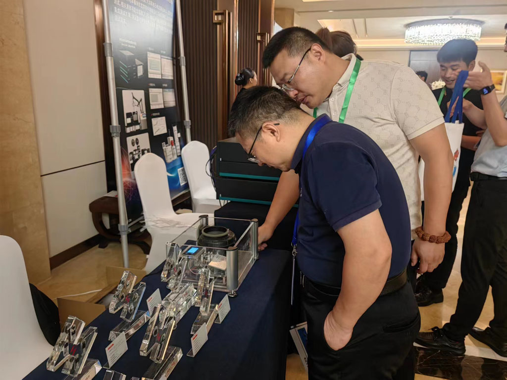 KS体育微电应邀出席第十七届中国半导体分立器件年会